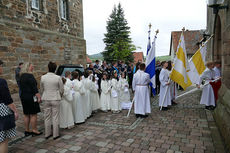 Feier der 1. Heiligen Kommunion in Sankt Crescentius (Foto: Karl-Franz Thiede)